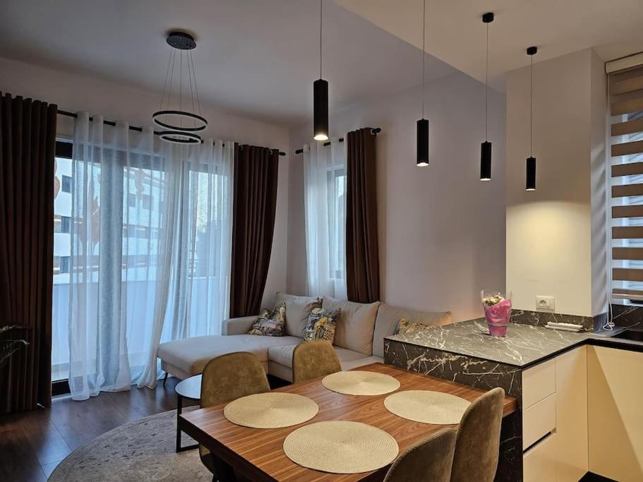 Deluxe Flat With Garden_Tirana Apartment Exterior photo
